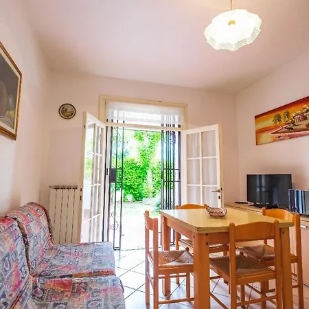 Nettes Ferienhaus In Mit Grossem Garten Lido delle Nazioni