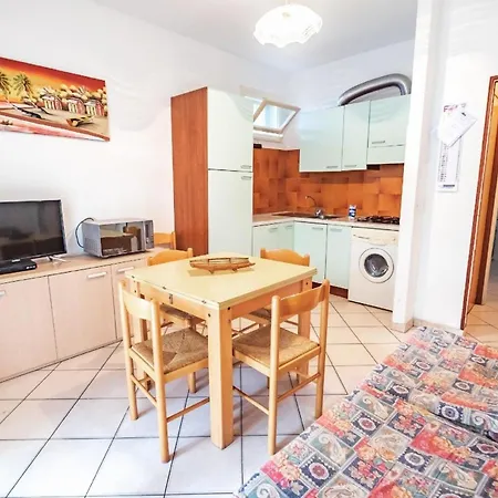 Nettes Ferienhaus In Mit Grossem Garten Nyaraló Lido delle Nazioni