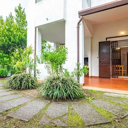 Nettes Ferienhaus In Mit Grossem Garten Nyaraló Lido delle Nazioni